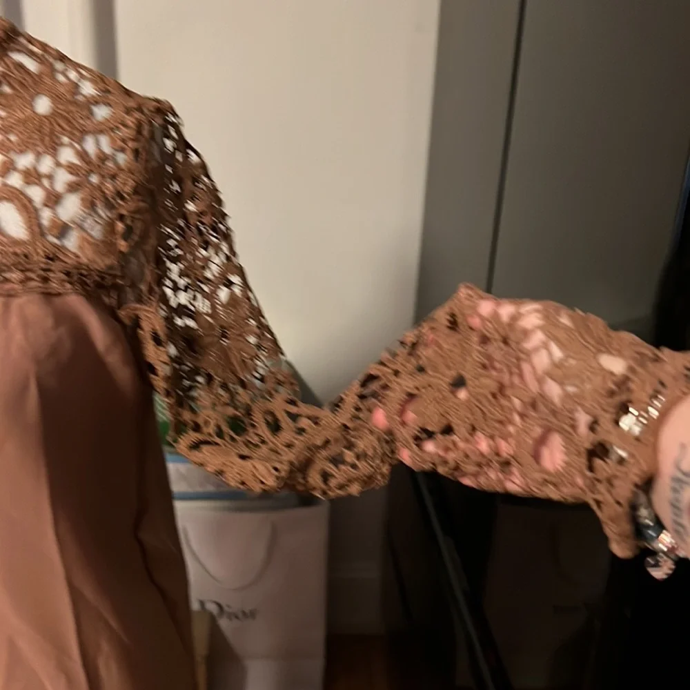 🆑FINAL PRICE‼️ Tan/brown lightweight blouse with lace sleeves and lace trim